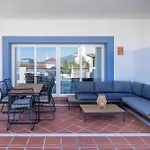 Modern Luxurious 3-bedroom With Amenities *