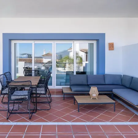 Modern Luxurious 3-bedroom With Amenities *