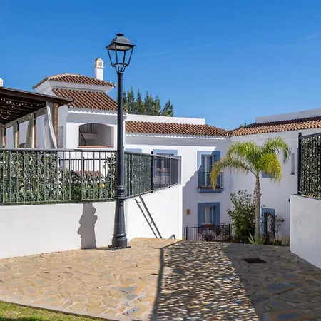 Apartment Modern Luxurious 3-bedroom With Amenities Estepona