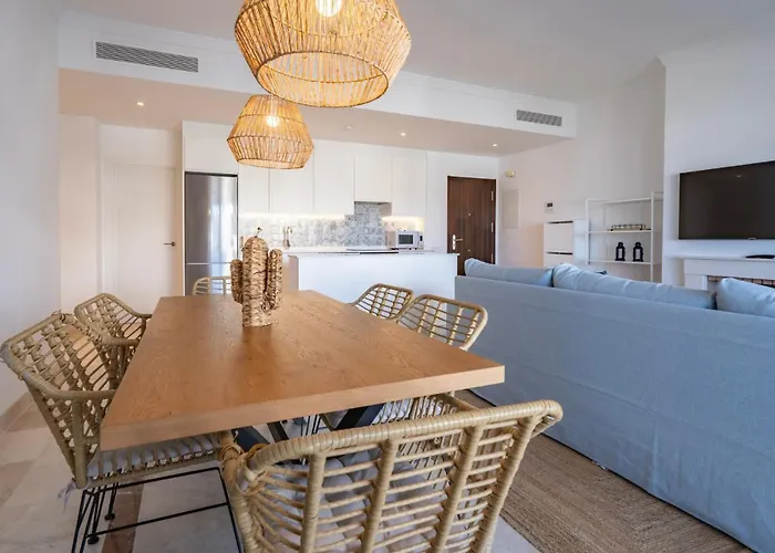 Modern Luxurious 3-bedroom With Amenities *