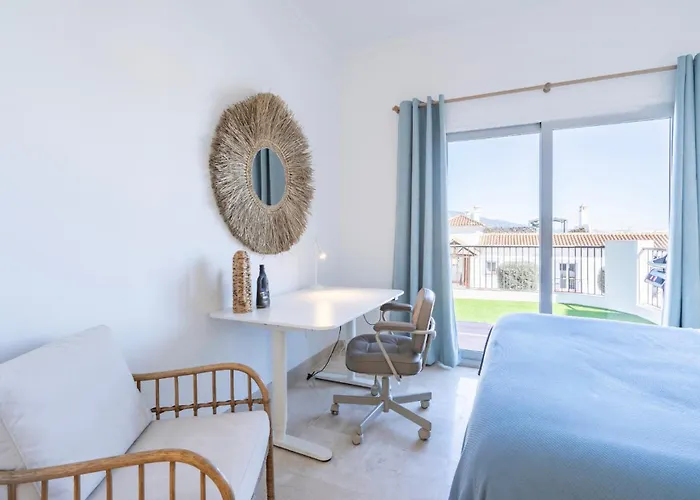 Modern Luxurious 3-bedroom With Amenities Appartamento