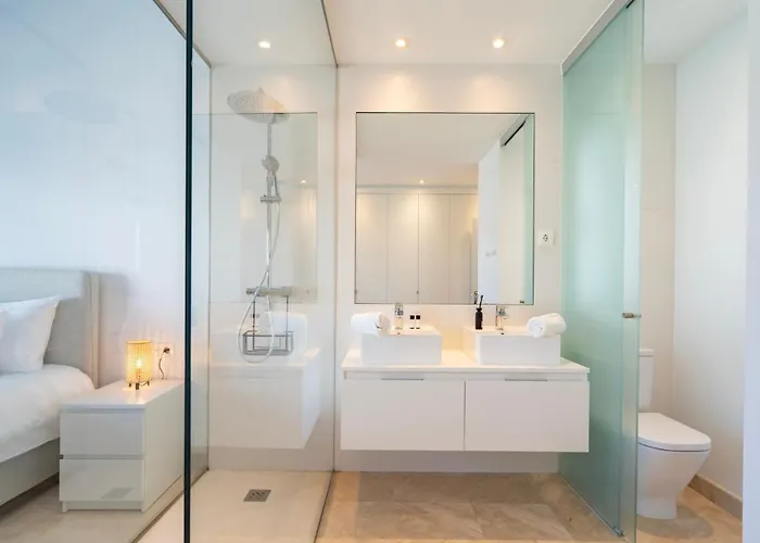 Modern Luxurious 3-bedroom With Amenities