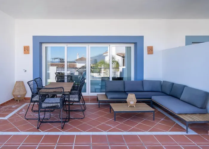 Modern Luxurious 3-bedroom With Amenities *