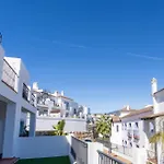 Modern Luxurious 3-bedroom With Amenities