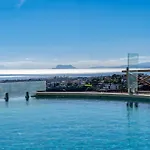 Apartmán Modern Luxurious 3-bedroom With Amenities *